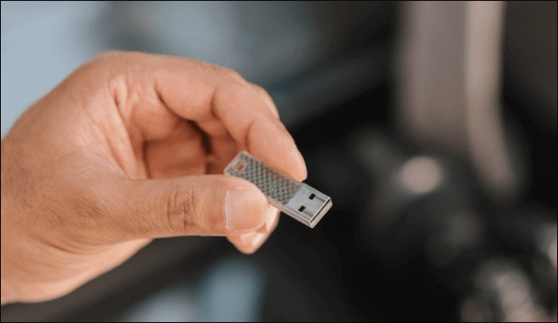 USBフラッシュドライブでデジタル写真を保存