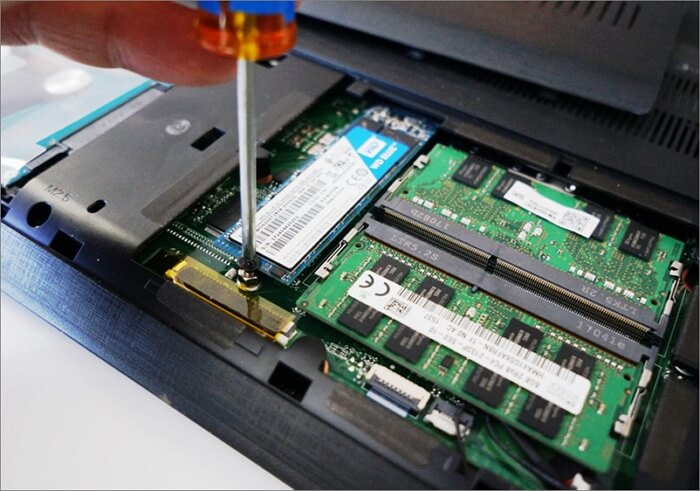 古いHDDを取り外す